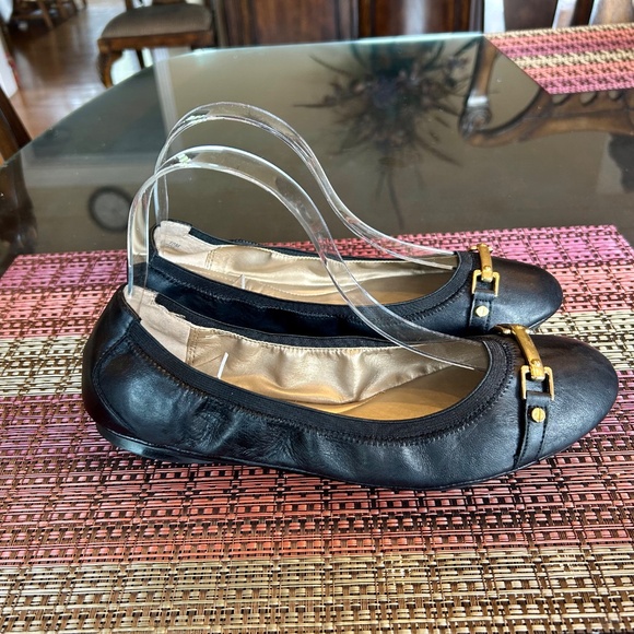NIB Town Shoes Black “Alice” Ballet Flats with Gold Bar Detail Size 10 - Picture 4 of 9